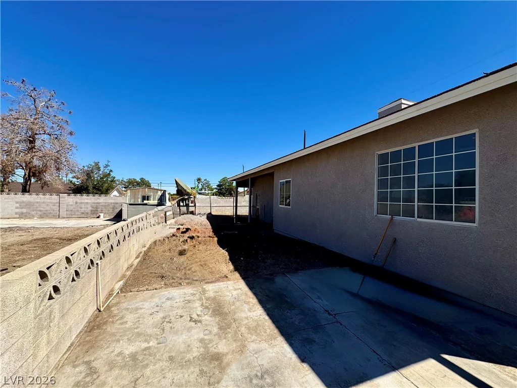 6930 Valley View, Las Vegas, NV 89118