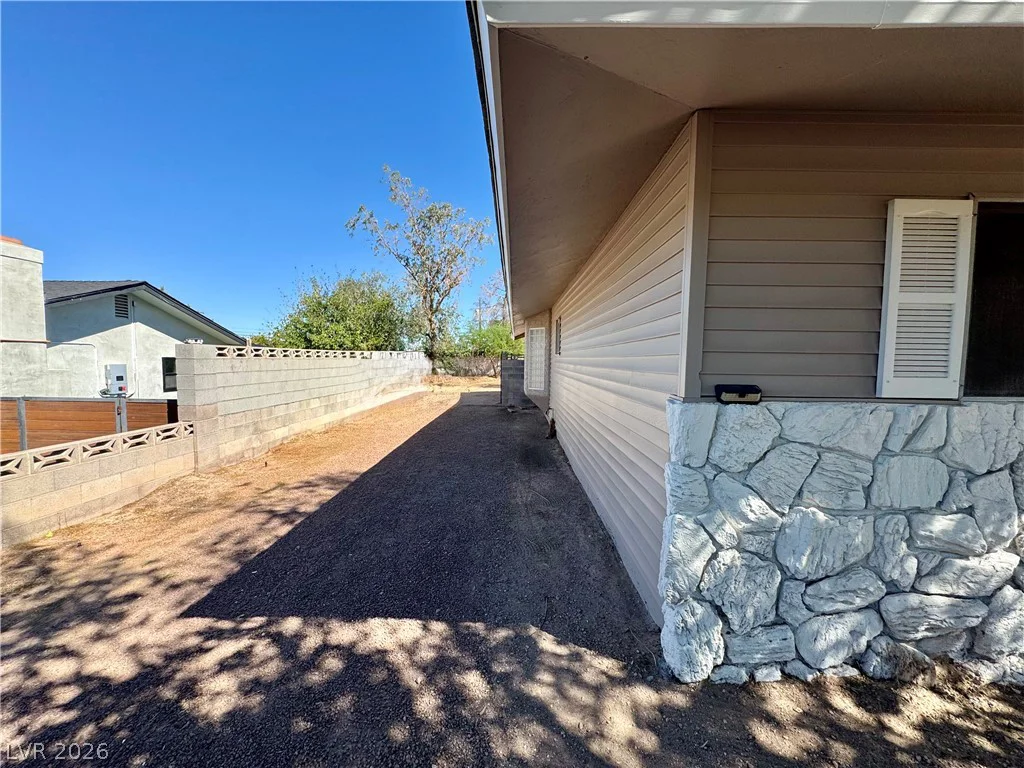 6930 Valley View, Las Vegas, NV 89118