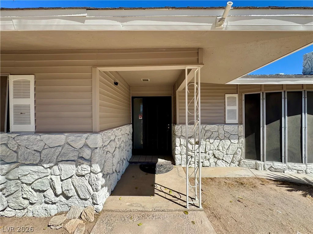 6930 Valley View, Las Vegas, NV 89118