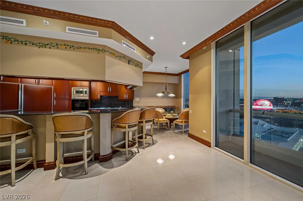 2877 Paradise, Las Vegas, NV 89109
