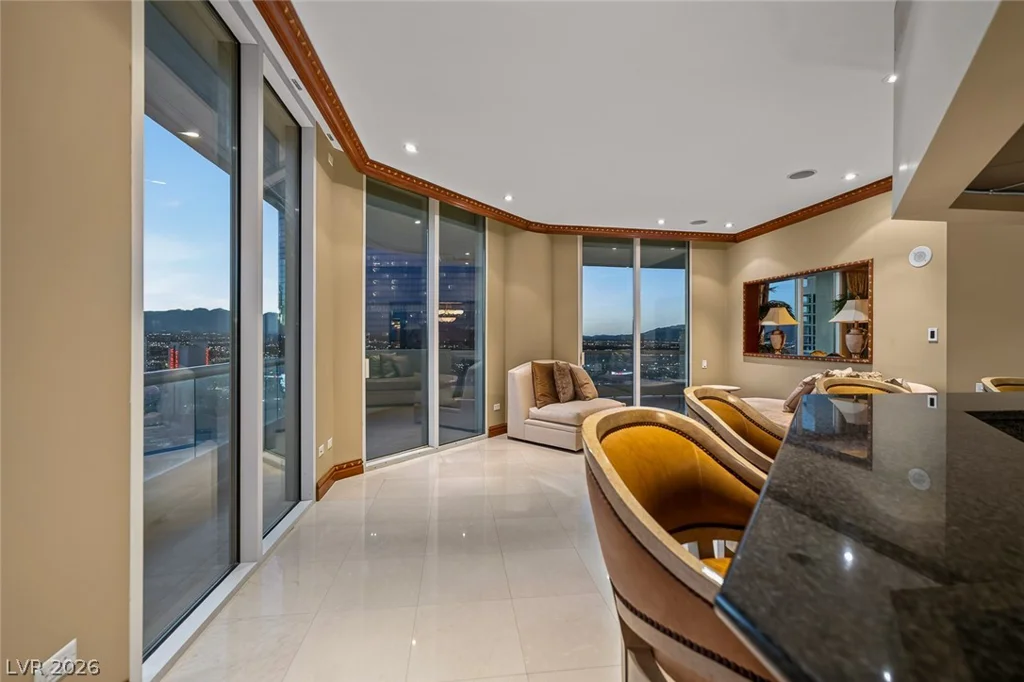 2877 Paradise, Las Vegas, NV 89109