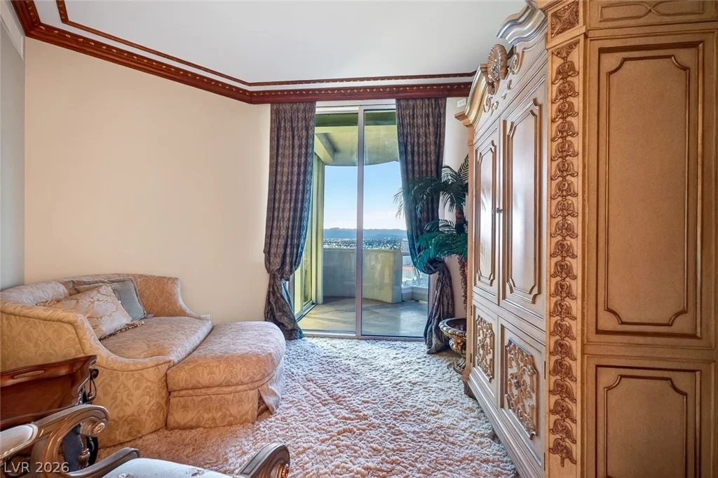 2877 Paradise, Las Vegas, NV 89109