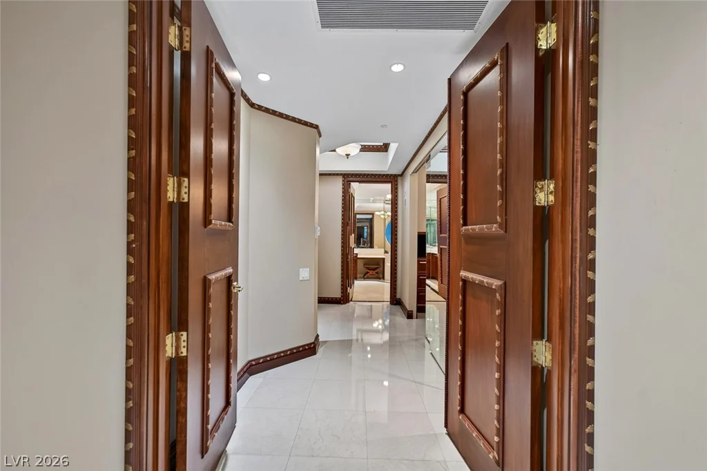 2877 Paradise, Las Vegas, NV 89109