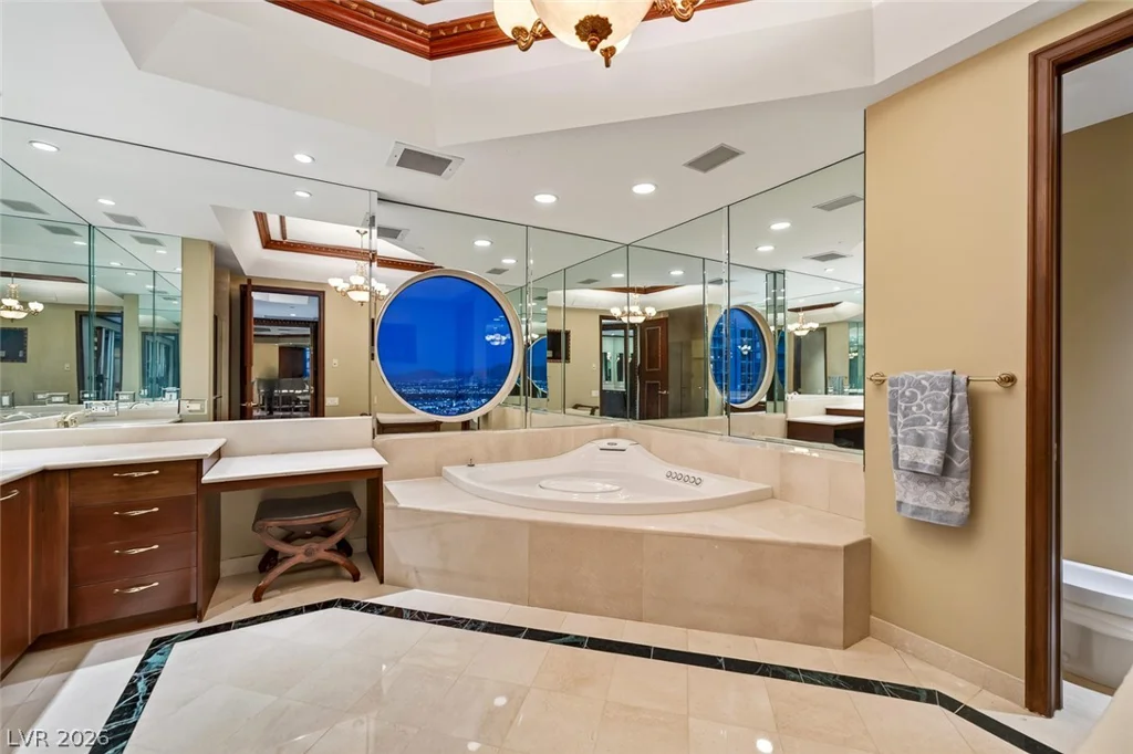 2877 Paradise, Las Vegas, NV 89109