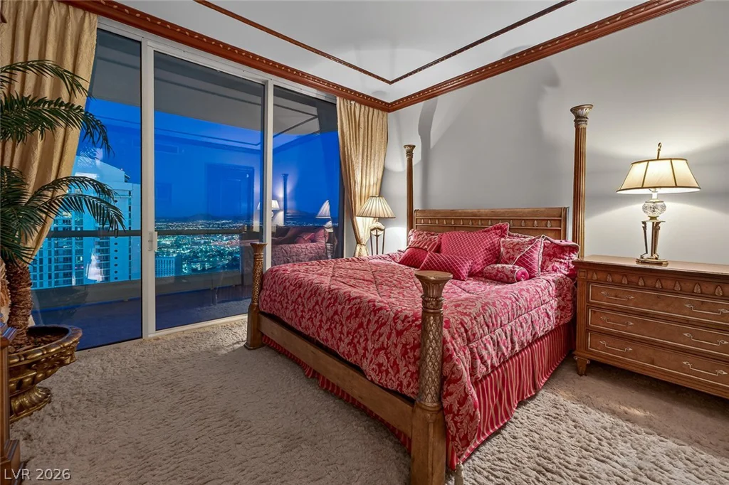 2877 Paradise, Las Vegas, NV 89109
