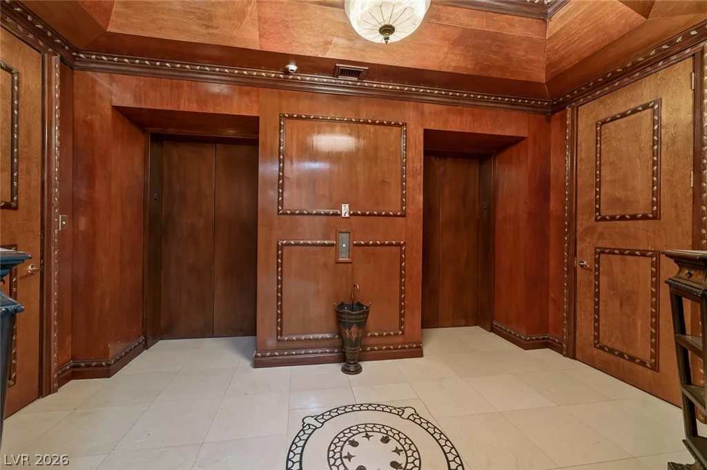2877 Paradise, Las Vegas, NV 89109