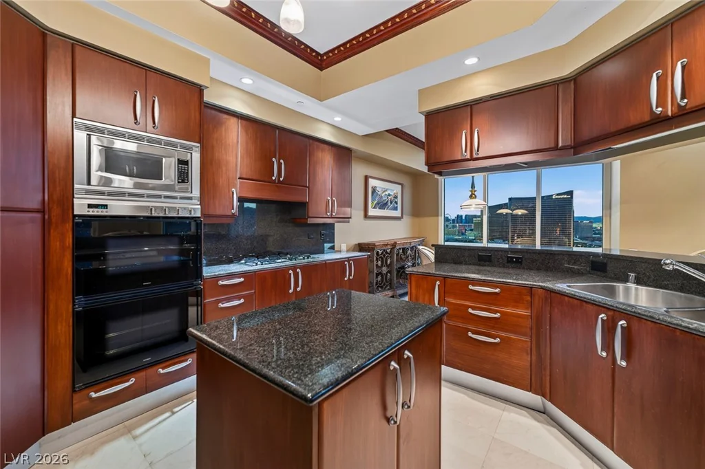 2877 Paradise, Las Vegas, NV 89109