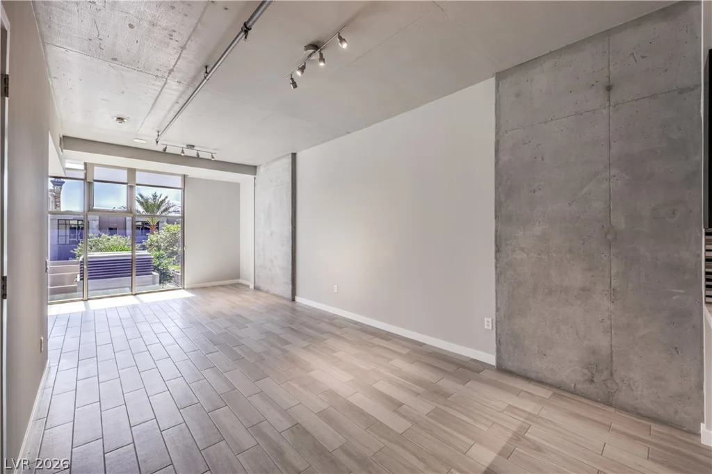 353 Bonneville, Las Vegas, NV 89101