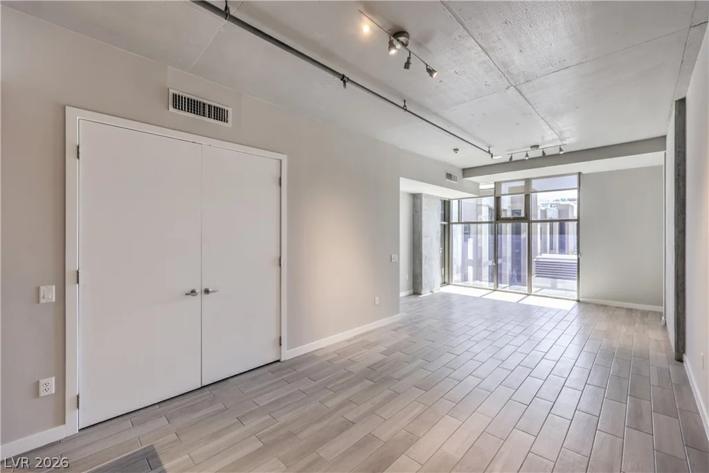 353 Bonneville, Las Vegas, NV 89101