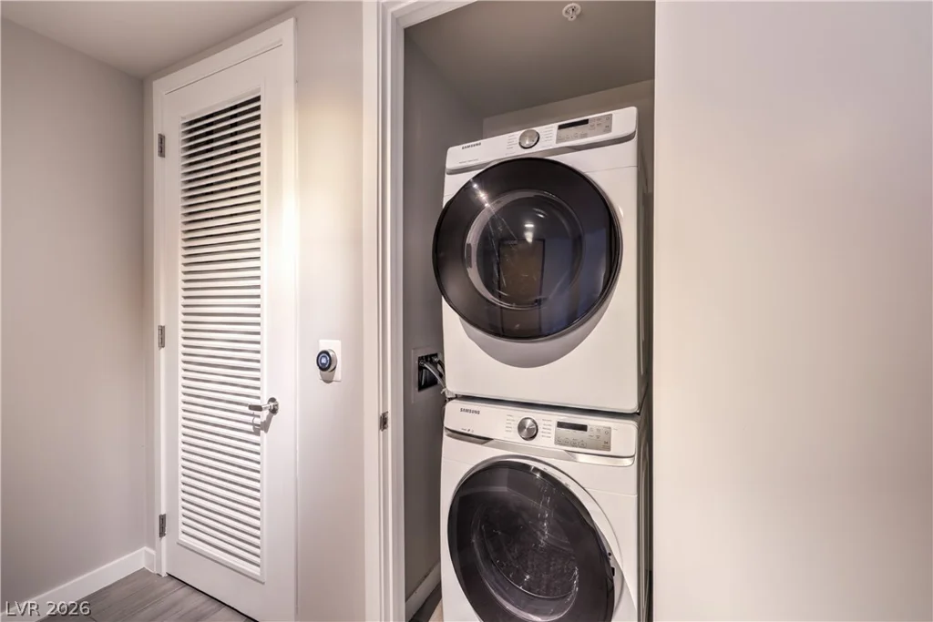 353 Bonneville, Las Vegas, NV 89101
