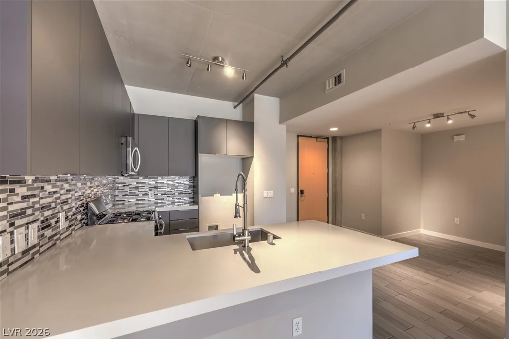 353 Bonneville, Las Vegas, NV 89101