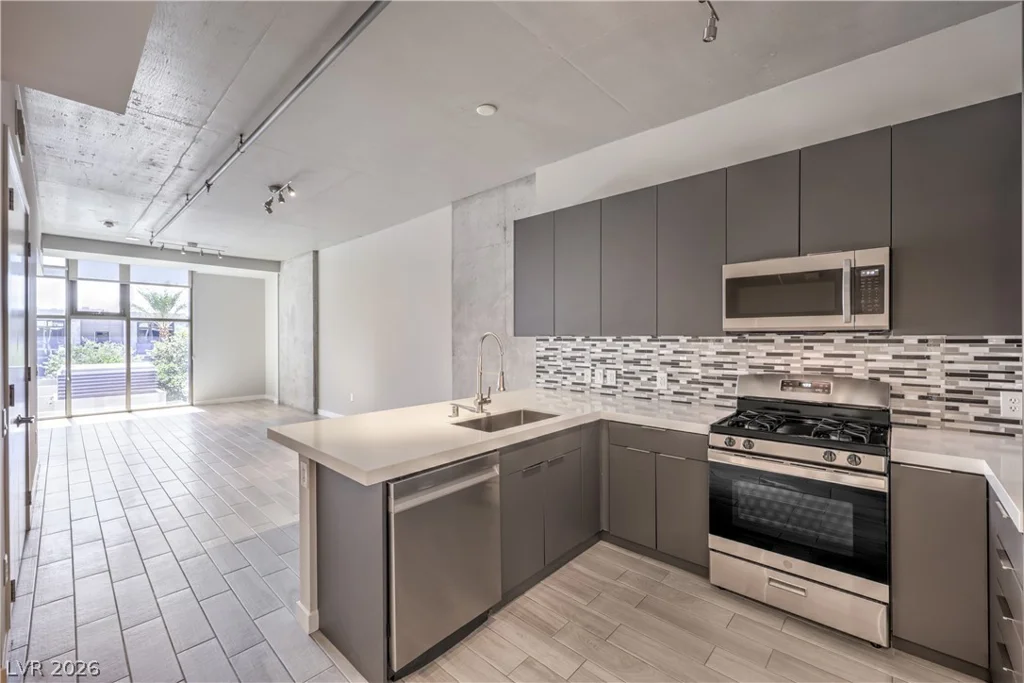 353 Bonneville, Las Vegas, NV 89101