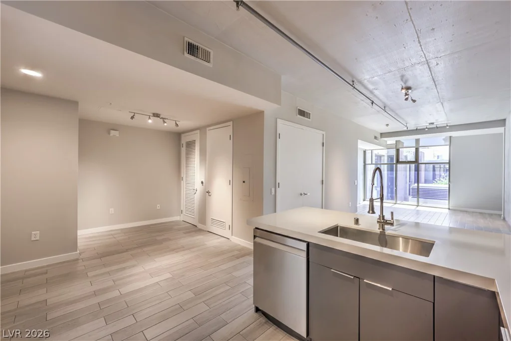353 Bonneville, Las Vegas, NV 89101