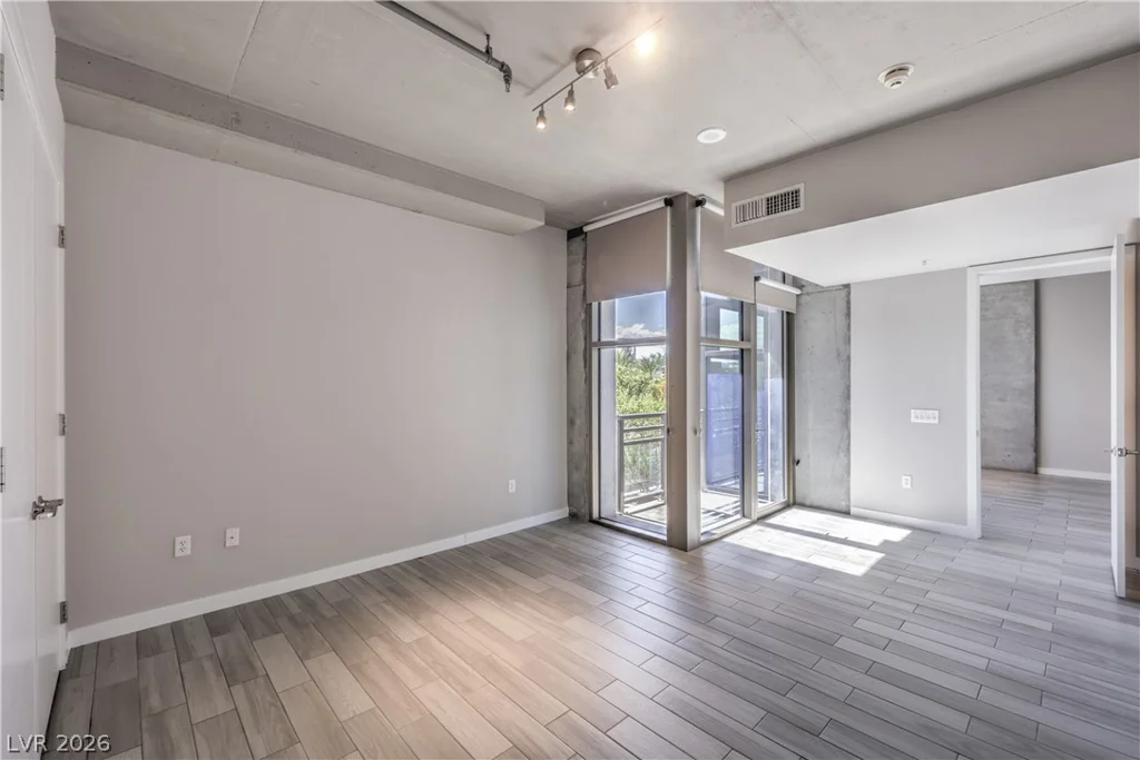353 Bonneville, Las Vegas, NV 89101