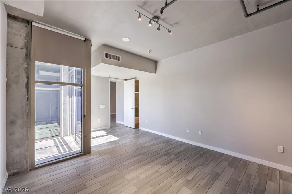 353 Bonneville, Las Vegas, NV 89101