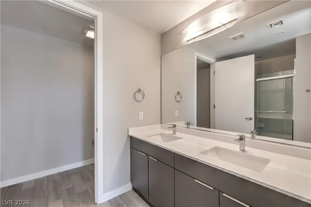 353 Bonneville, Las Vegas, NV 89101