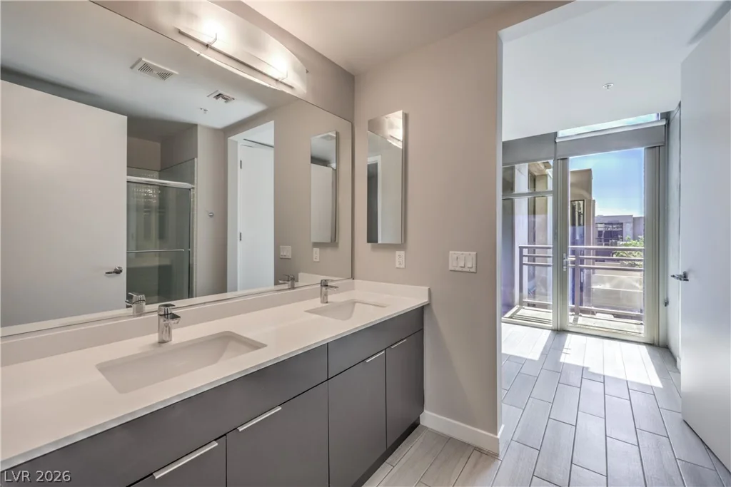 353 Bonneville, Las Vegas, NV 89101