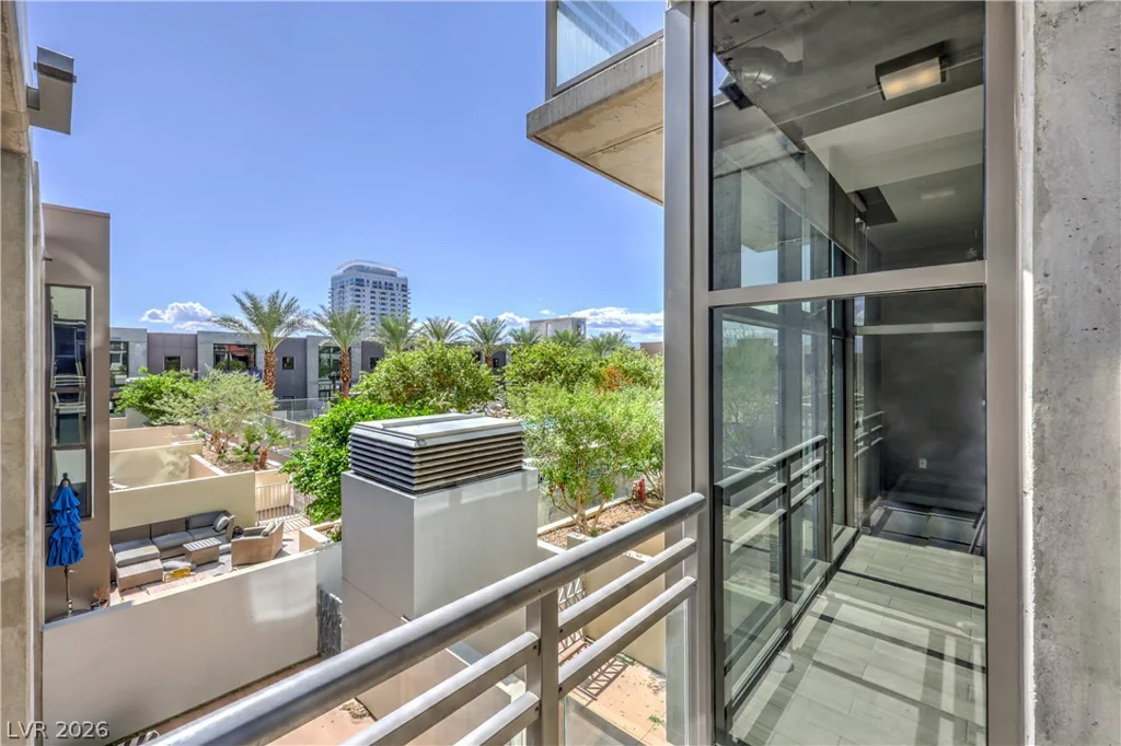 353 Bonneville, Las Vegas, NV 89101