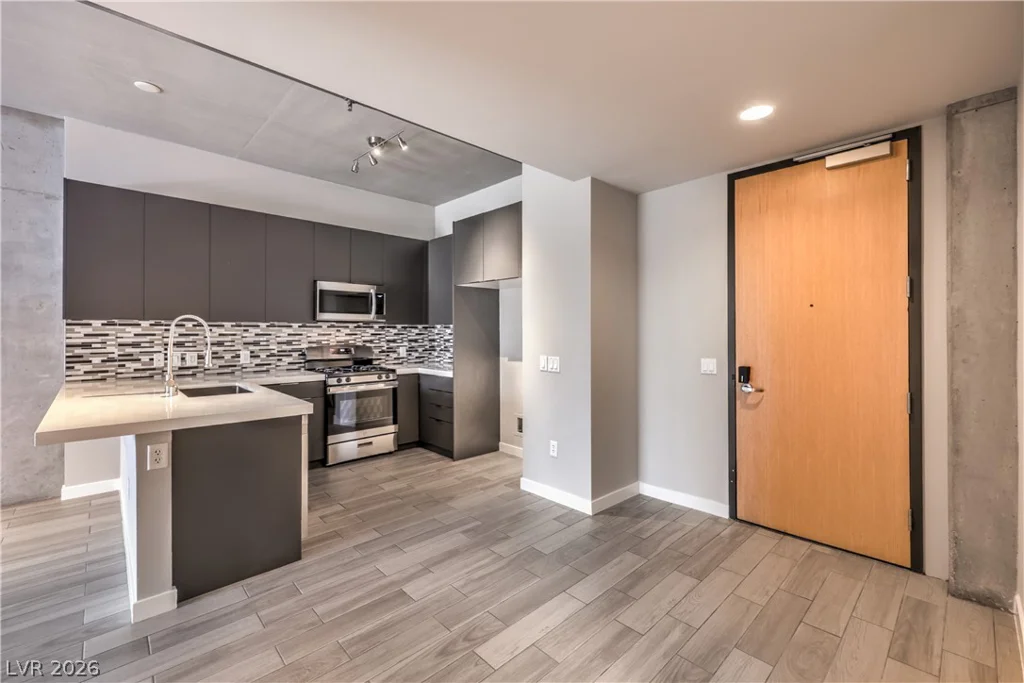 353 Bonneville, Las Vegas, NV 89101