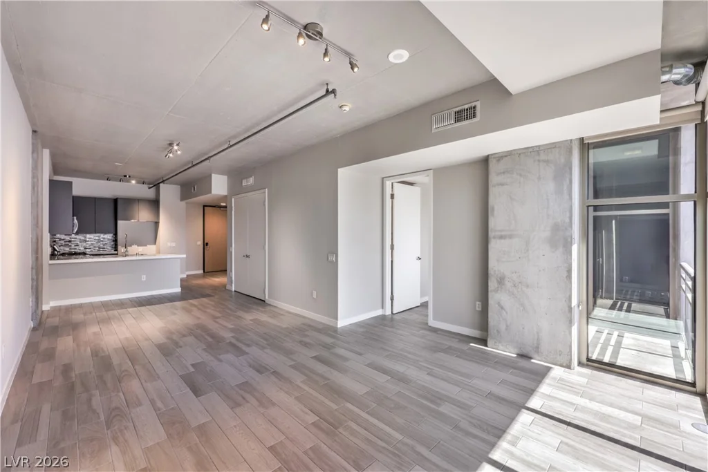353 Bonneville, Las Vegas, NV 89101