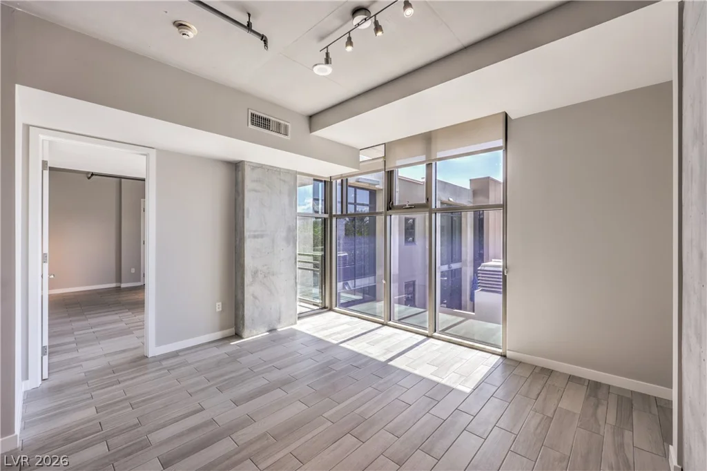 353 Bonneville, Las Vegas, NV 89101