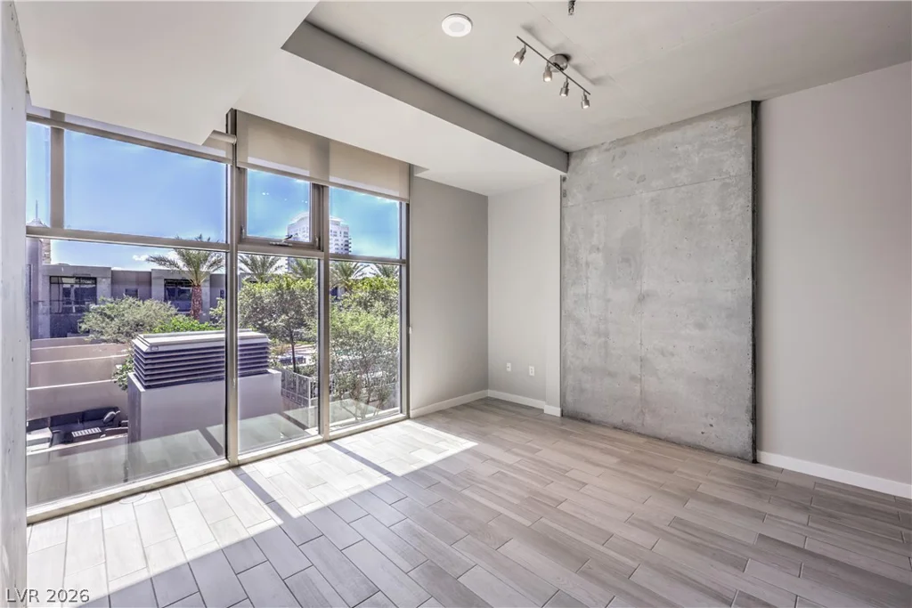 353 Bonneville, Las Vegas, NV 89101