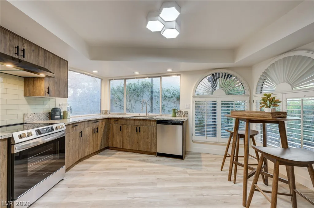 3005 Plaza De Rosa, Las Vegas, NV 89102