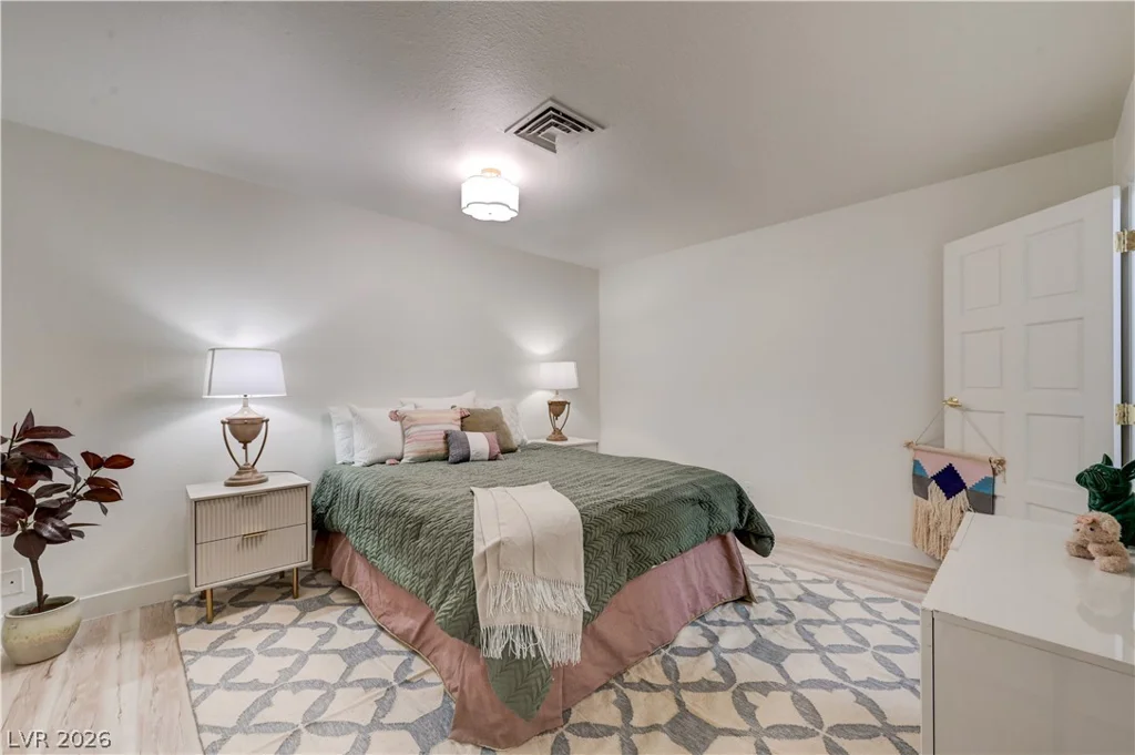 3005 Plaza De Rosa, Las Vegas, NV 89102
