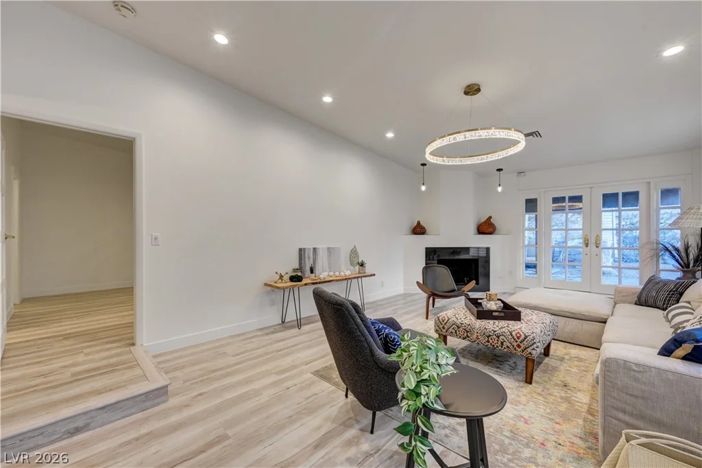 3005 Plaza De Rosa, Las Vegas, NV 89102