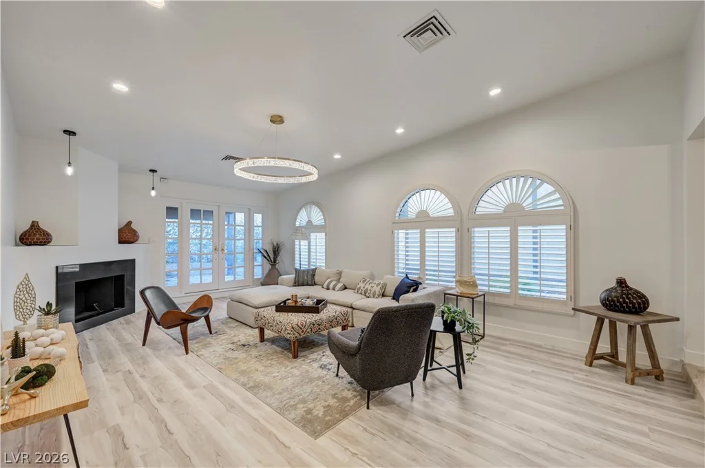 3005 Plaza De Rosa, Las Vegas, NV 89102