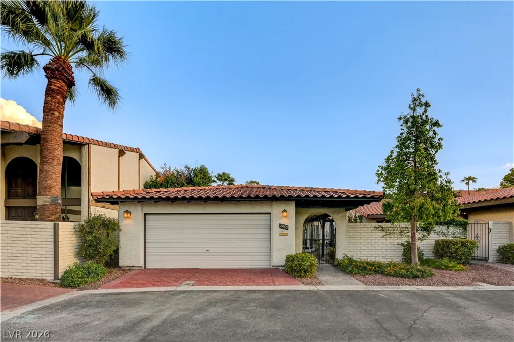 3005 Plaza De Rosa, Las Vegas, NV 89102