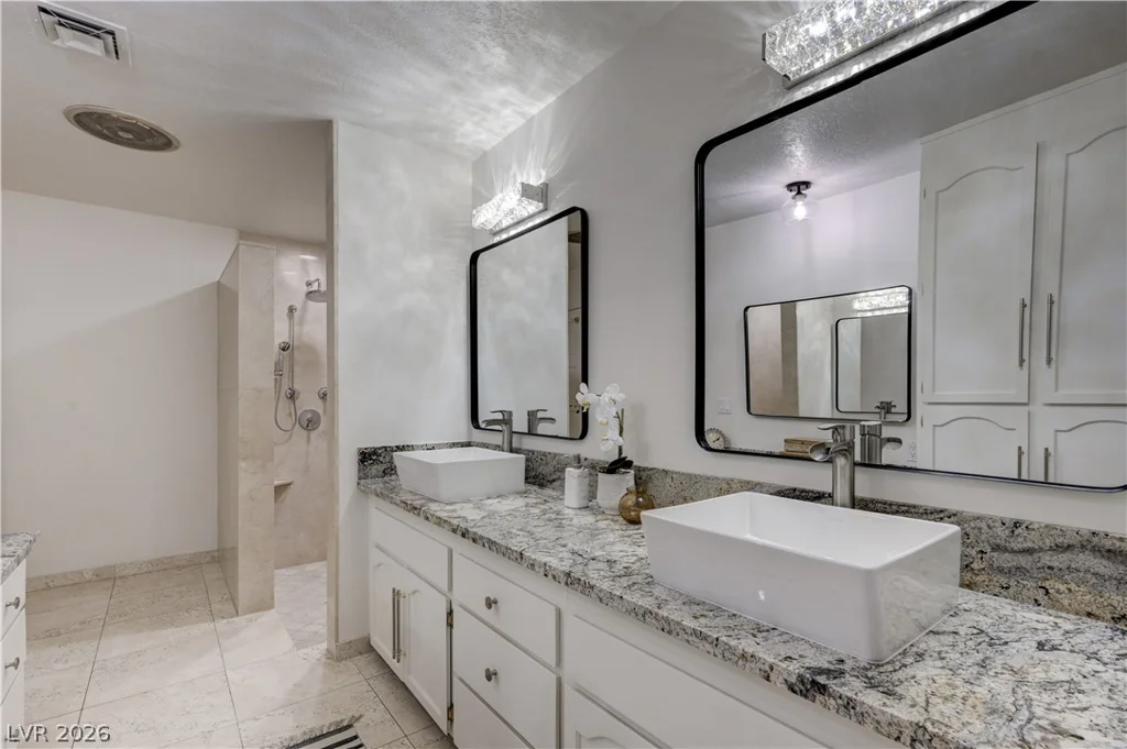 3005 Plaza De Rosa, Las Vegas, NV 89102