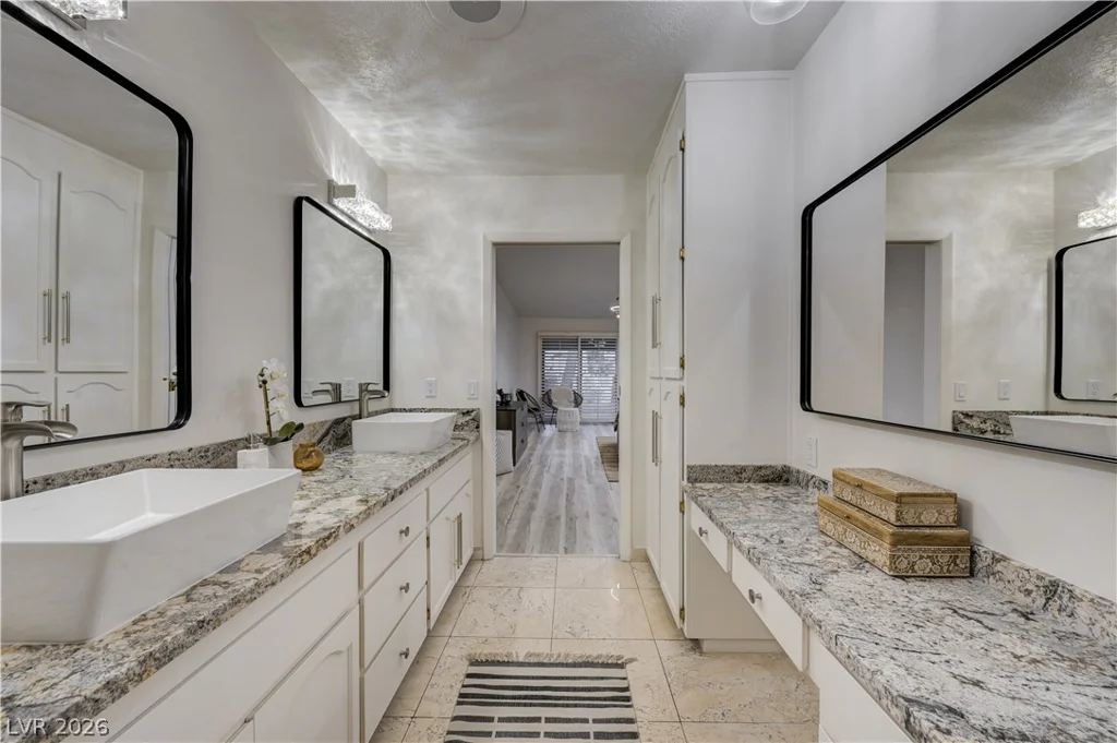 3005 Plaza De Rosa, Las Vegas, NV 89102