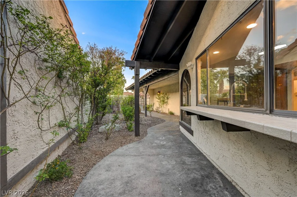 3005 Plaza De Rosa, Las Vegas, NV 89102