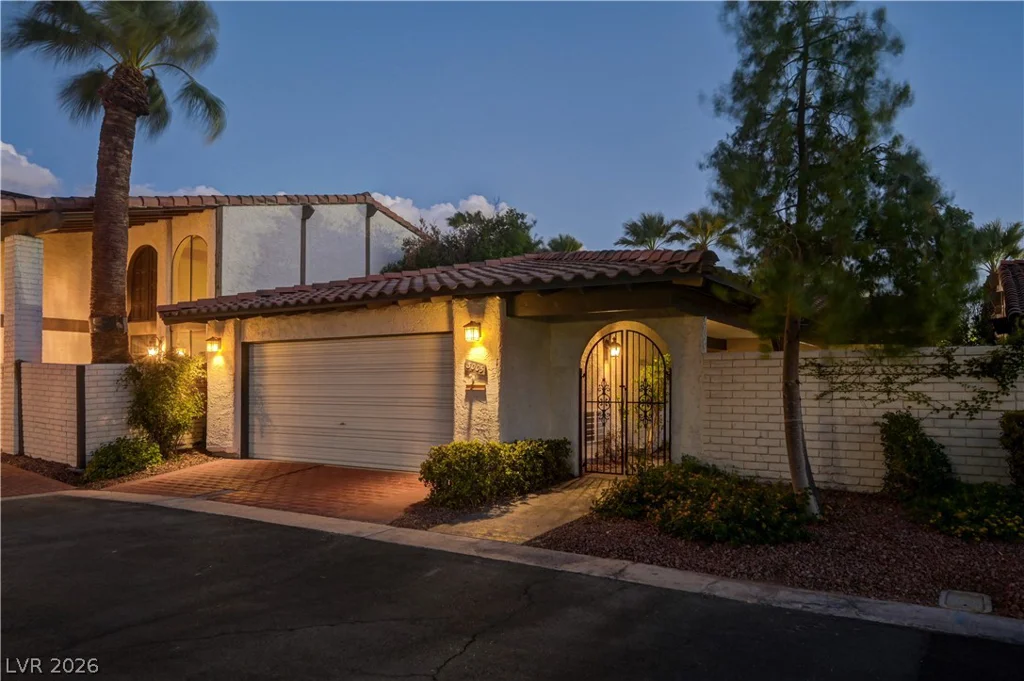 3005 Plaza De Rosa, Las Vegas, NV 89102