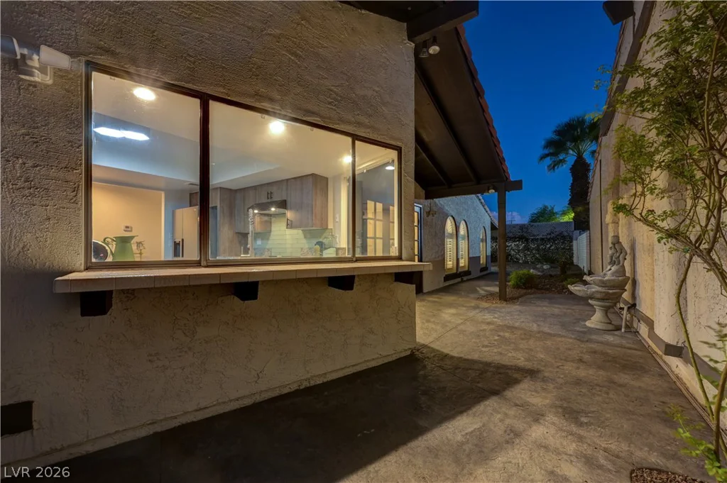 3005 Plaza De Rosa, Las Vegas, NV 89102