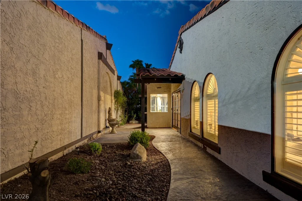 3005 Plaza De Rosa, Las Vegas, NV 89102
