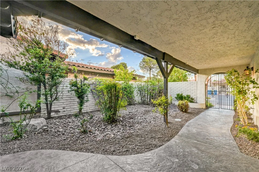 3005 Plaza De Rosa, Las Vegas, NV 89102