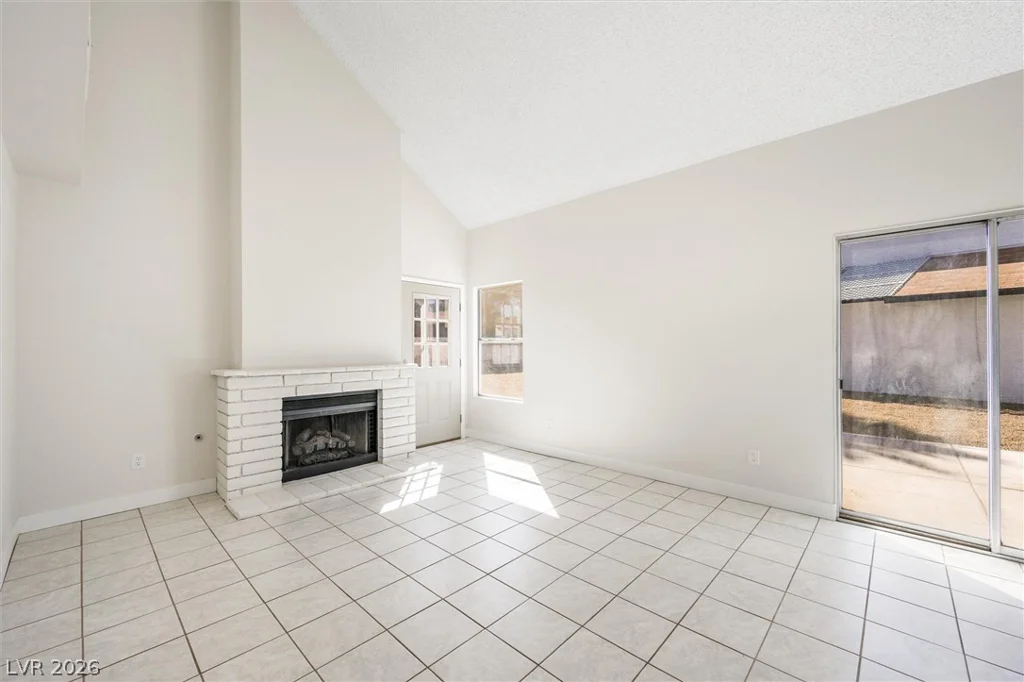 6733 Evanston, Las Vegas, NV 89108