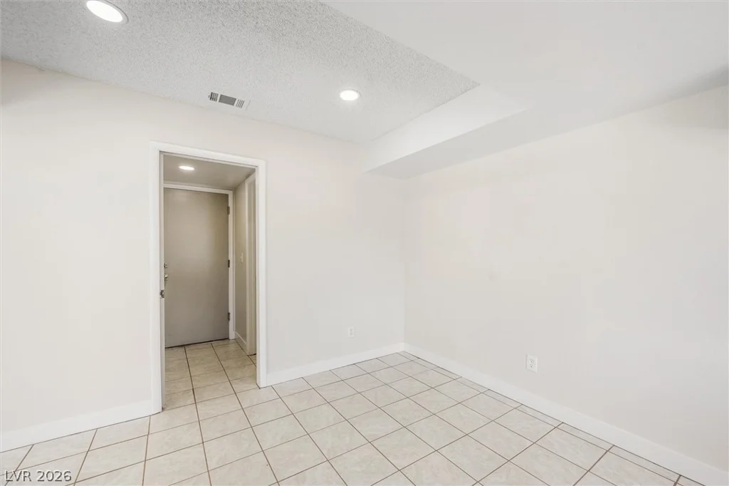 6733 Evanston, Las Vegas, NV 89108