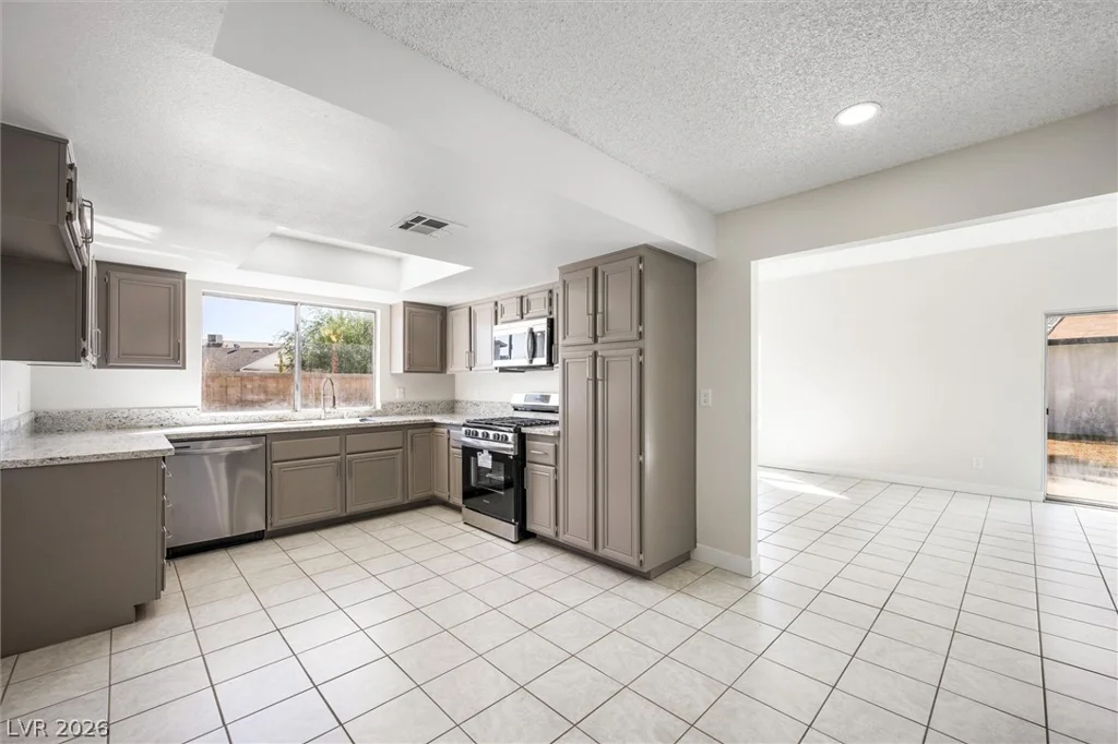 6733 Evanston, Las Vegas, NV 89108