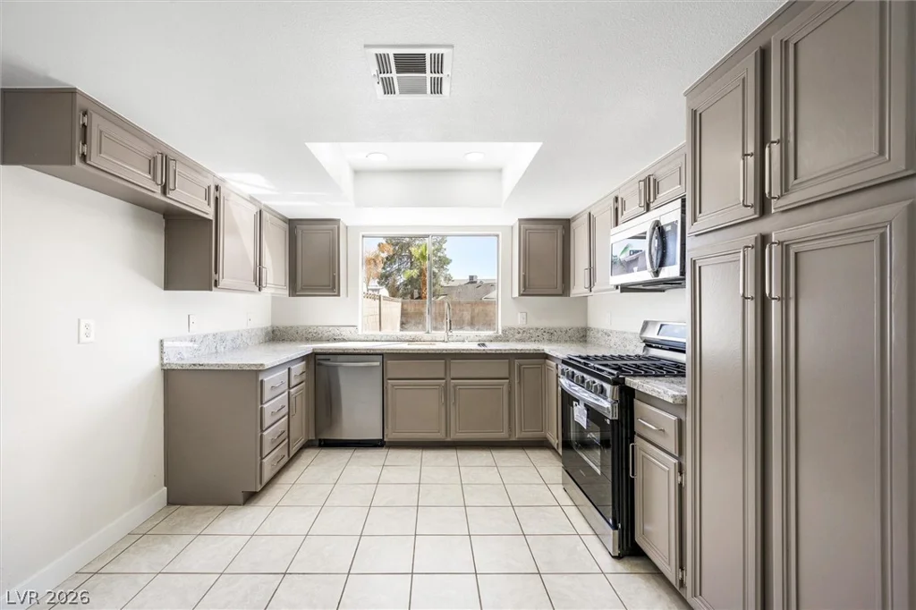 6733 Evanston, Las Vegas, NV 89108