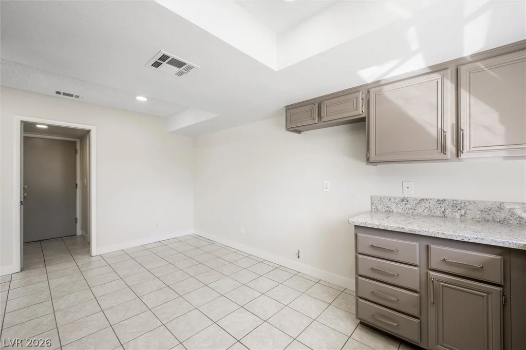 6733 Evanston, Las Vegas, NV 89108