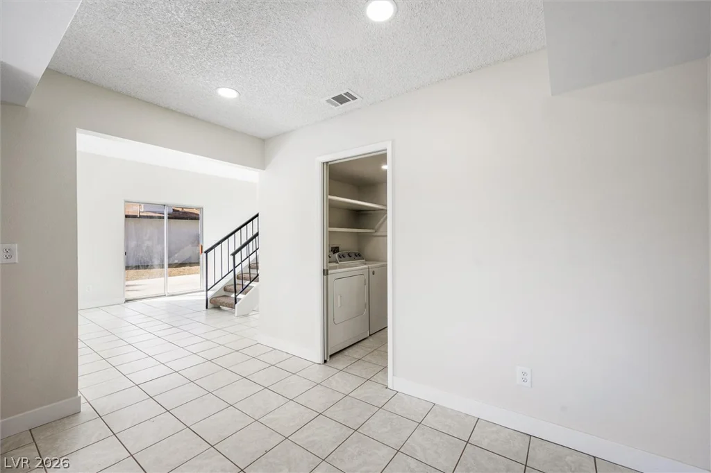 6733 Evanston, Las Vegas, NV 89108