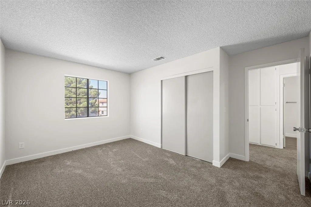 6733 Evanston, Las Vegas, NV 89108
