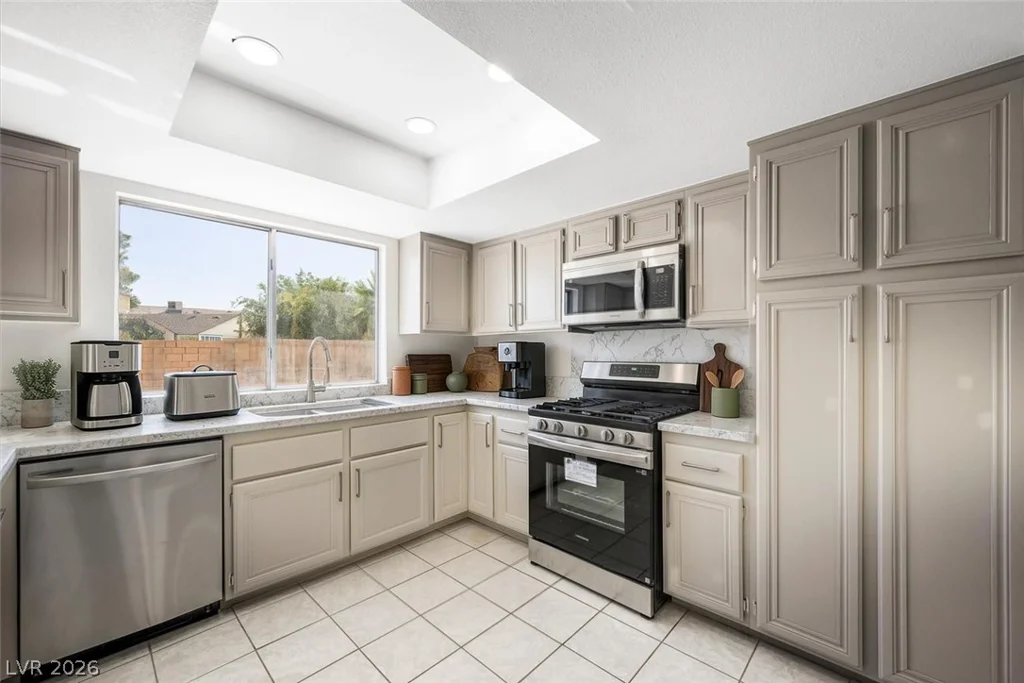 6733 Evanston, Las Vegas, NV 89108