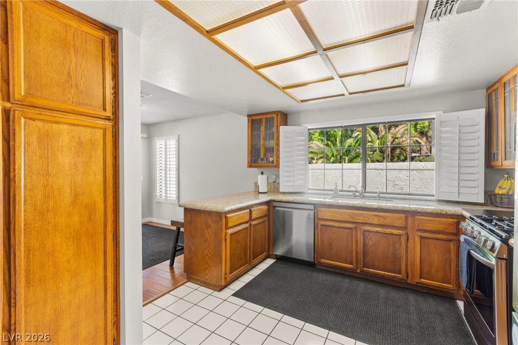 2805 Crystal Cove, Las Vegas, NV 89117