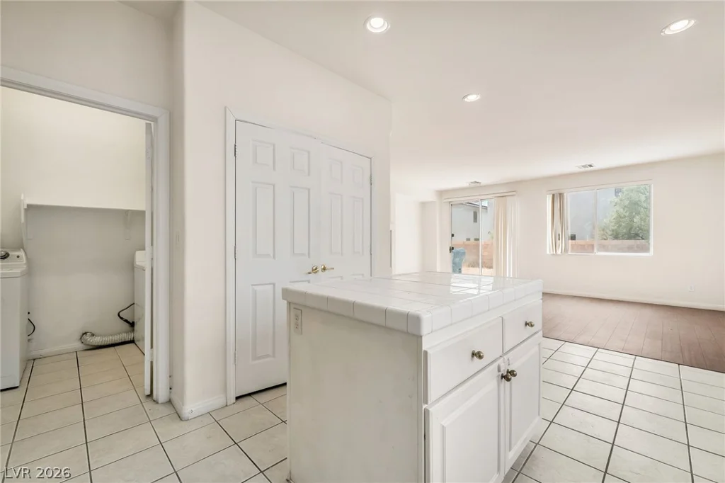 8251 Shell Beach, Las Vegas, NV 89117