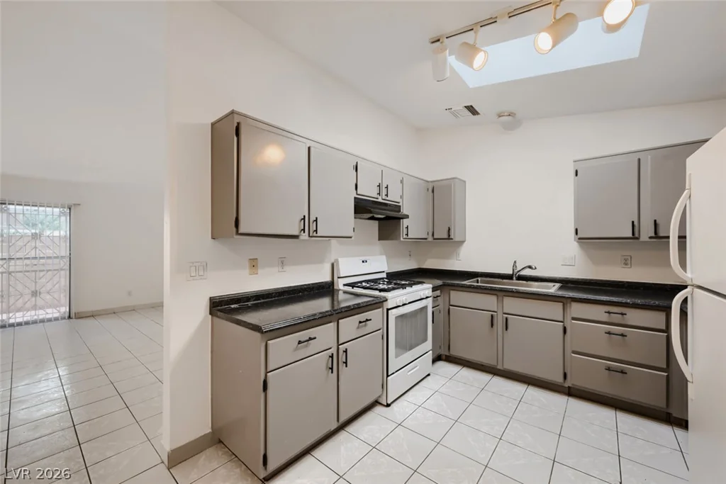 1918 King Hill, Las Vegas, NV 89106