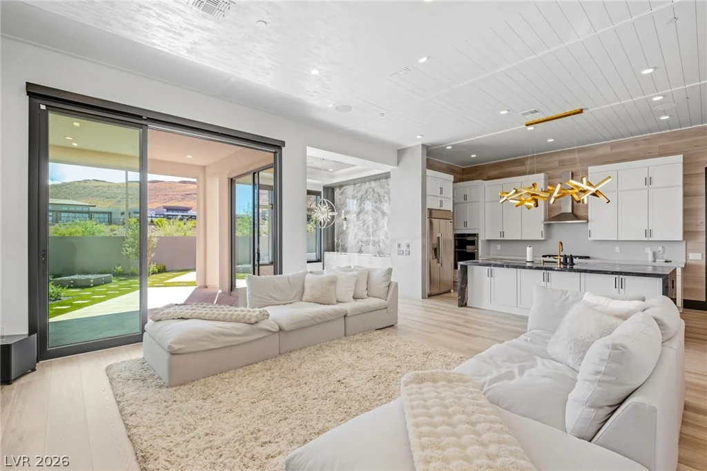 11041 Concord Valley, Las Vegas, NV 89135